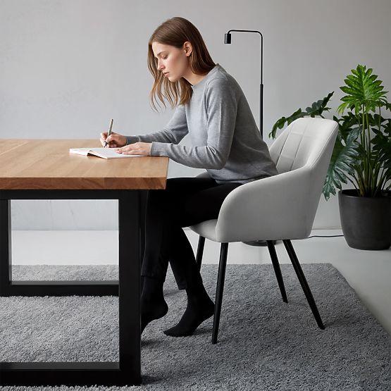 4x Oblazinjeni stol s kvadratnim prešitjem Siva LUXANO Črne noge