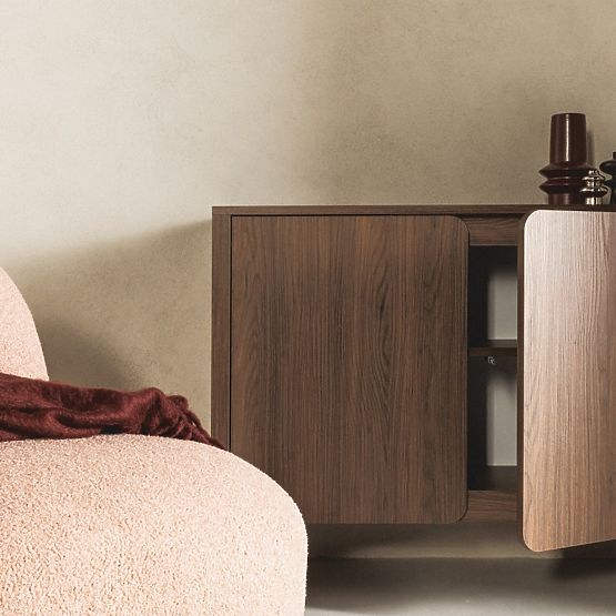 Dvovratna komoda Moku oreh villa, zaobljene sprednje površine