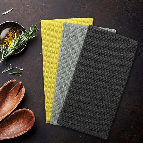 Kuhinjska brisača LETTY siva barva z reliefnim klasičnim motivom klasični stil 50x70 ameliahome