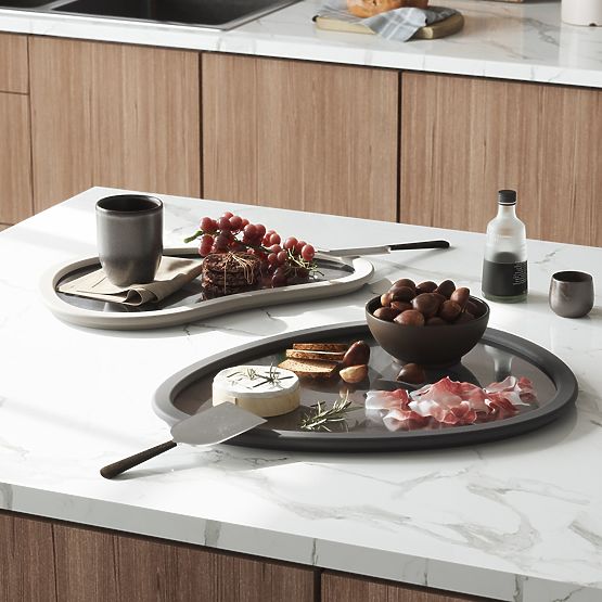 Kuhinjski dodatki nepravilne oblike HUB barva grafitna stil minimalističen umbra