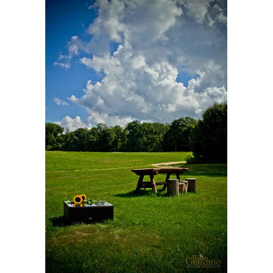 Kvadratna miza iz črnega tehno ratana