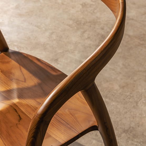 Leseni stol Sande zaobljen, naravni, tikovina