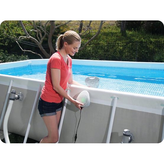 Magnetna bazenska svetilka različne barve LED INTEX 28698