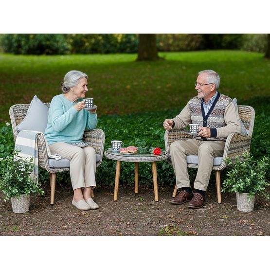 Majhen balkon set iz tehnoratana BELICCO