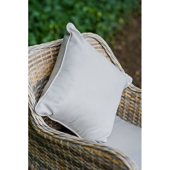 Majhen balkon set iz tehnoratana BELICCO