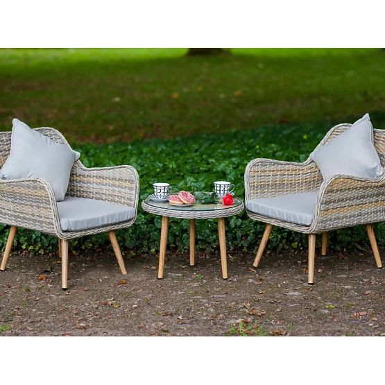 Majhen balkon set iz tehnoratana BELICCO