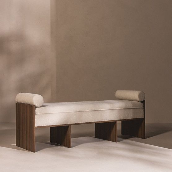 Oblazinjena klop Loppo svetlo bež, boucle, Oreh Wisconsin