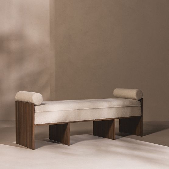 Oblazinjena klop Loppo svetlo bež, boucle, Oreh Wisconsin