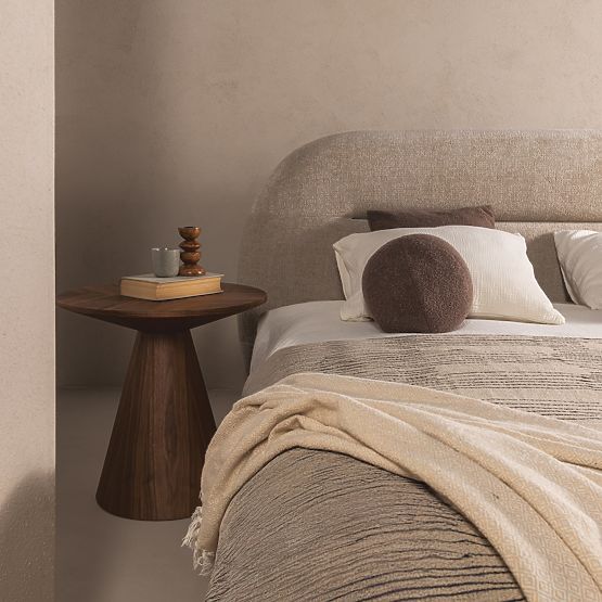 Oblazinjena postelja Luno 140x200 cm, z letvami in shranjevalnim prostorom, svetlo bež, zaobljena