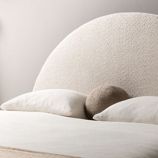 Oblazinjena postelja Orbi 140x200 cm, z letvami in shranjevalnim prostorom, zaobljena, bež