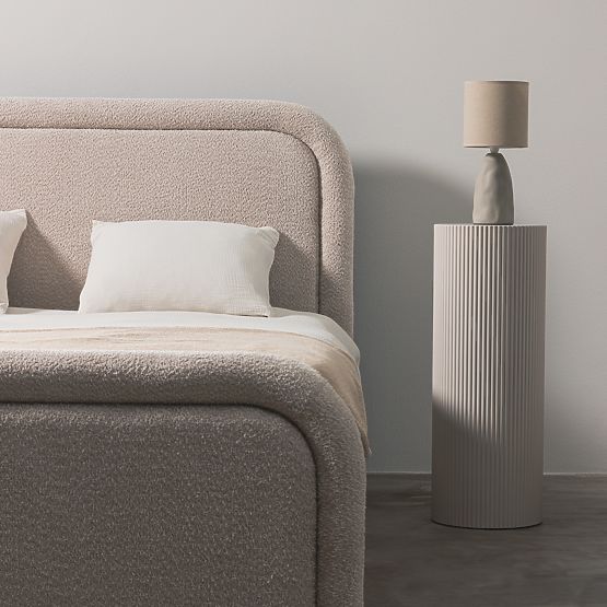 Oblazinjena postelja Ovoid 160x200 cm, z letveno podlago in shranjevalnim prostorom, zaobljena, bež