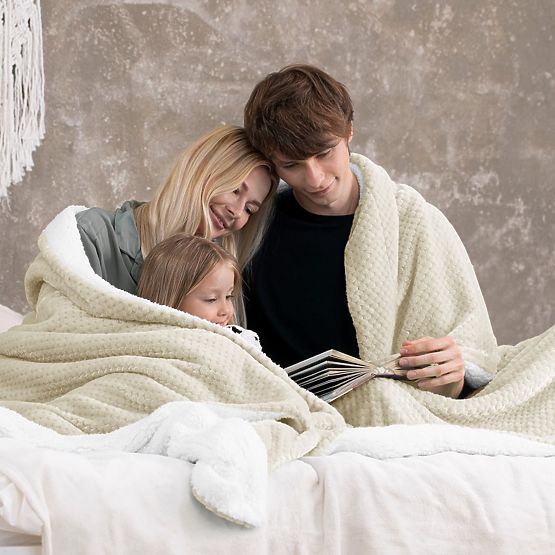 Odeja SHLEEPY barva bež z žakardnim vzorom klasični stil 220x240