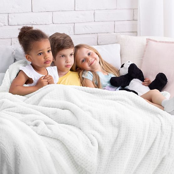 Odeja SHLEEPY bela barva z žakardnim vzorom klasičen stil 130x180