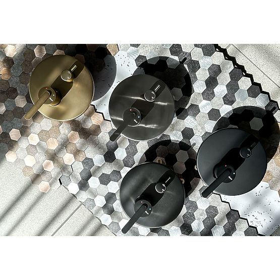 Podometna pršna garnitura Rea Ontario Črna + BOX