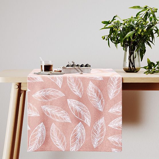 Pogrinjek CALM barva pudrasto roza tiskani rastlinski motiv klasični stil 40x140 ameliahome