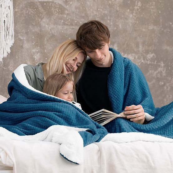 Pregrinjalo SHLEEPY indigo barva žakardno vtisnjen klasičen stil 130x180