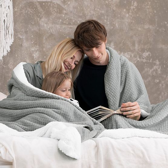 Pregrinjalo SHLEEPY sivo barvo z žakardnim vzorom klasičen stil 220x240