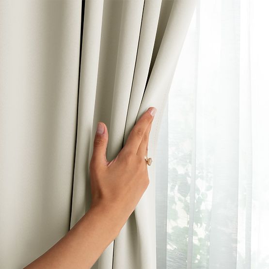 RESTILO zaves BLACKOUT kremna barva, klasičen stil, srebrne obročki, material bl