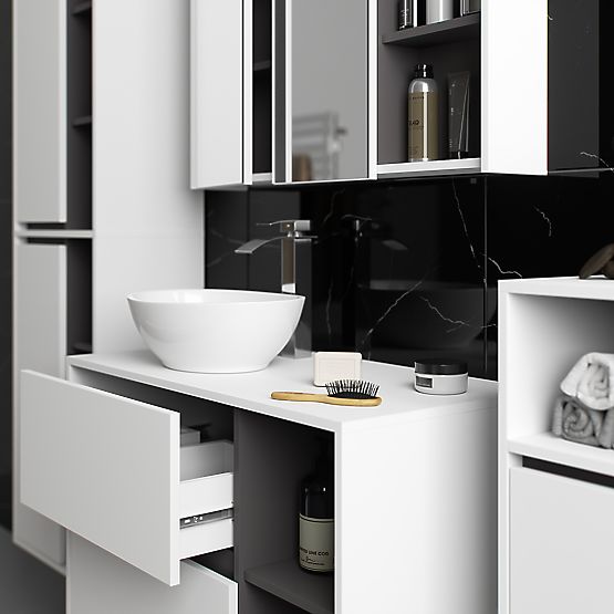 SET VISEČE KOPALNIŠKE POHIŠTVA Z ODPRTINAMI VAMI BELA / GRAFITNO SIVA