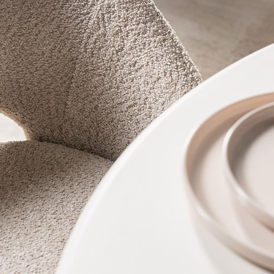 Stol s odprtino v naslonjalu Luigi bež/črne noge