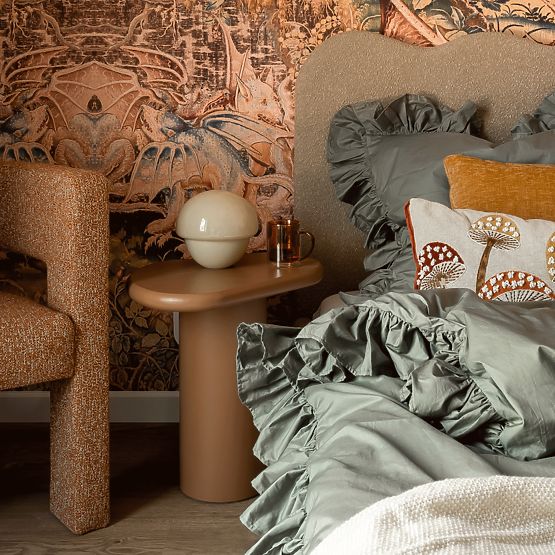 Stranska miza Monaco cimetna, mat, zaobljene oblike