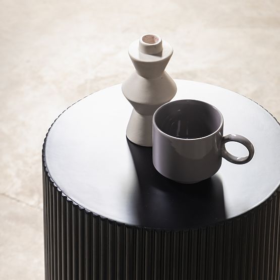 Stranska mizica Ermanno, 35 cm, črna, z rebrastim vzorcem