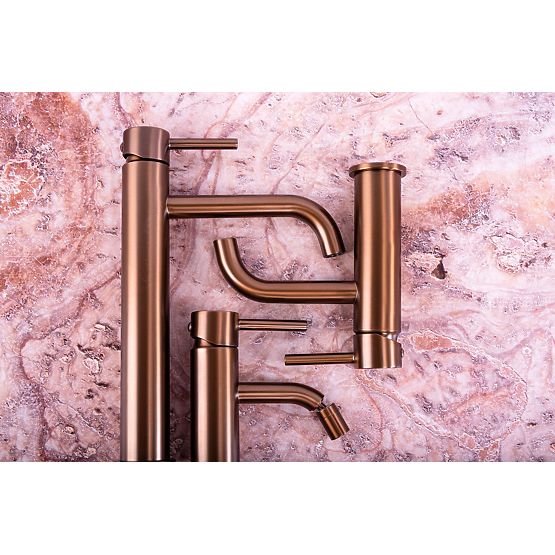 Tuš komplet s termostatom Rea Lungo Krtačena Baker