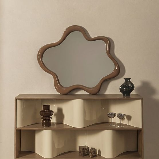 Viseče ogledalo Izzi, nepravilno, svetlo rjavo/mocha, sijajno