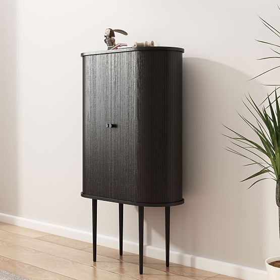 Visoka komoda Clemente z letvicami, črna