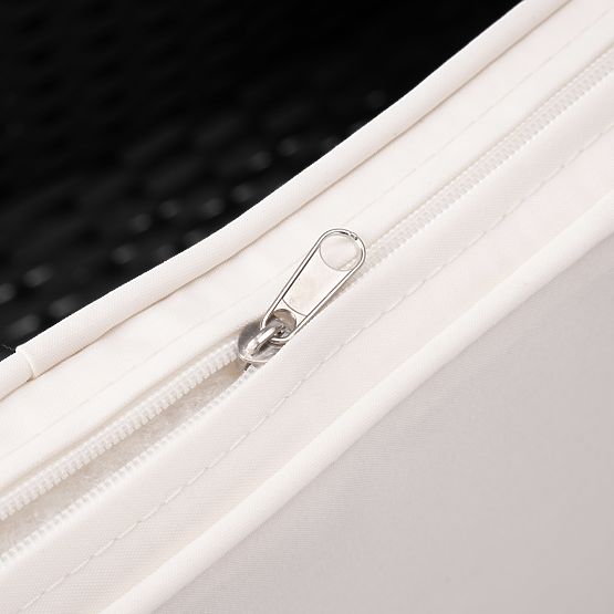 Vrtna klop iz tehnoratana kavč CORDOBA črna z bež blazinami