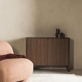 Dvovratna komoda Moku oreh villa, zaobljene sprednje površine